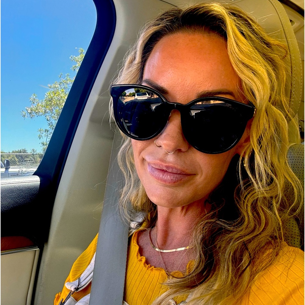 Meet your Posher, Caitlin